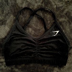 S Gymshark black sports bra